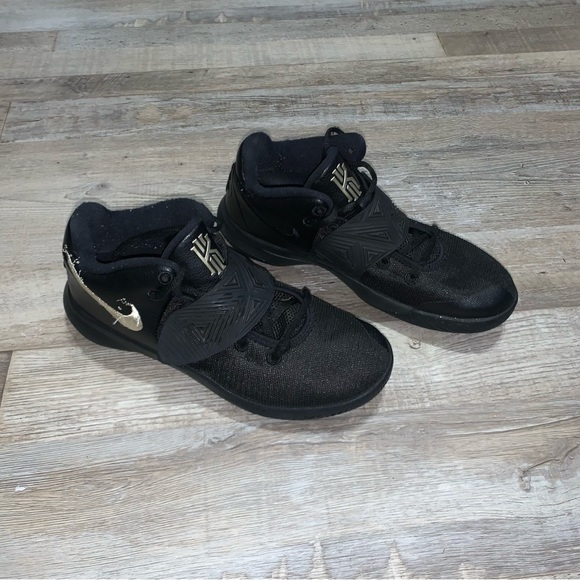 Nike Other - NIKE KYRIE FLYTRAP III BQ3060-008 Men Size 8 Black